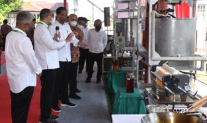 Kunjungi Pusat Penelitian Kelapa Sawit, Jokowi Temukan Inovasi Minyak Makan Merah