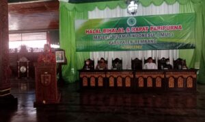 Foto: Bupati Rembang Abdul Hafidz dalam sambutan kegiatan MUI di Pendopo Balai Kartini /mitrapost.com/Sri Lestari