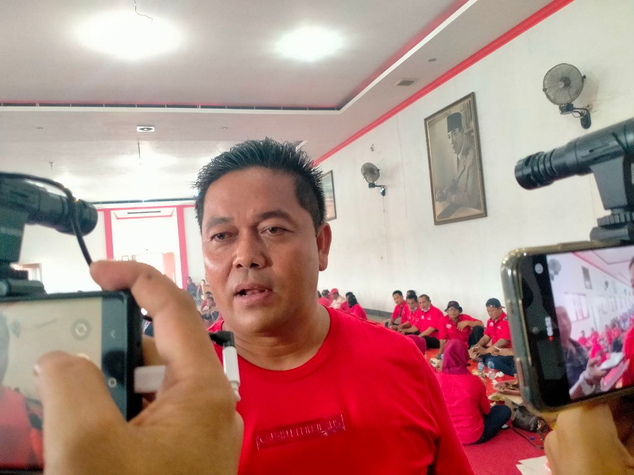 Foto : Ali Badrudin, Ketua DPC PDIP Kabupaten Pati (Sumber : Mitrapost.com/Anang SY) Foto : Ali Badrudin, Ketua DPC PDIP Kabupaten Pati (Sumber : Mitrapost.com/Anang SY)