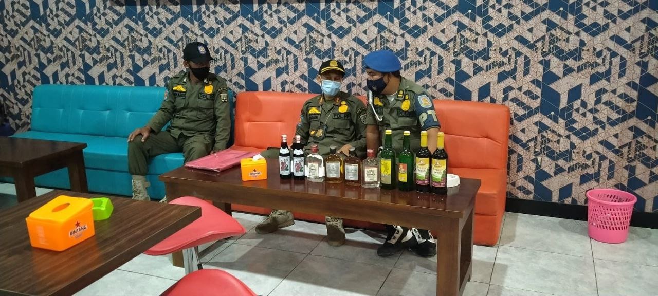 Foto: Suasana Kafe Karaoke wilayah Rembang kota/mitrapost.com/Sri Lestari