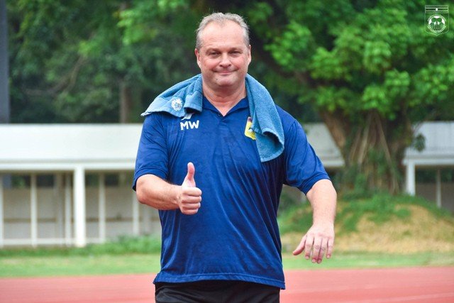 Jelang Hadapi Malaysia di Final, Pelatih Laos Ngemis Dukungan kepada Suporter Indonesia