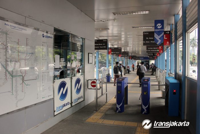 Halte dan Bus Transjakarta Akan Dipasangi CCTV dengan Deteksi Face Recognition