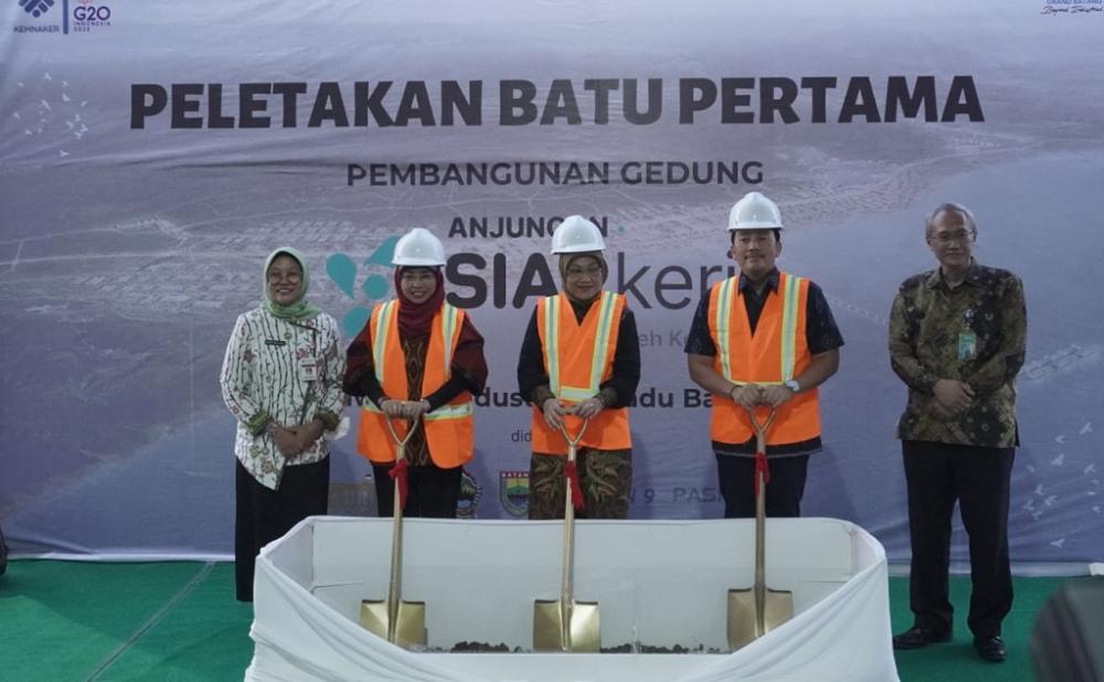 Pembangunan Gedung Anjungan Siap Kerja di KIT Batang Dimulai, Masyarakat Setempat Jadi Prioritas