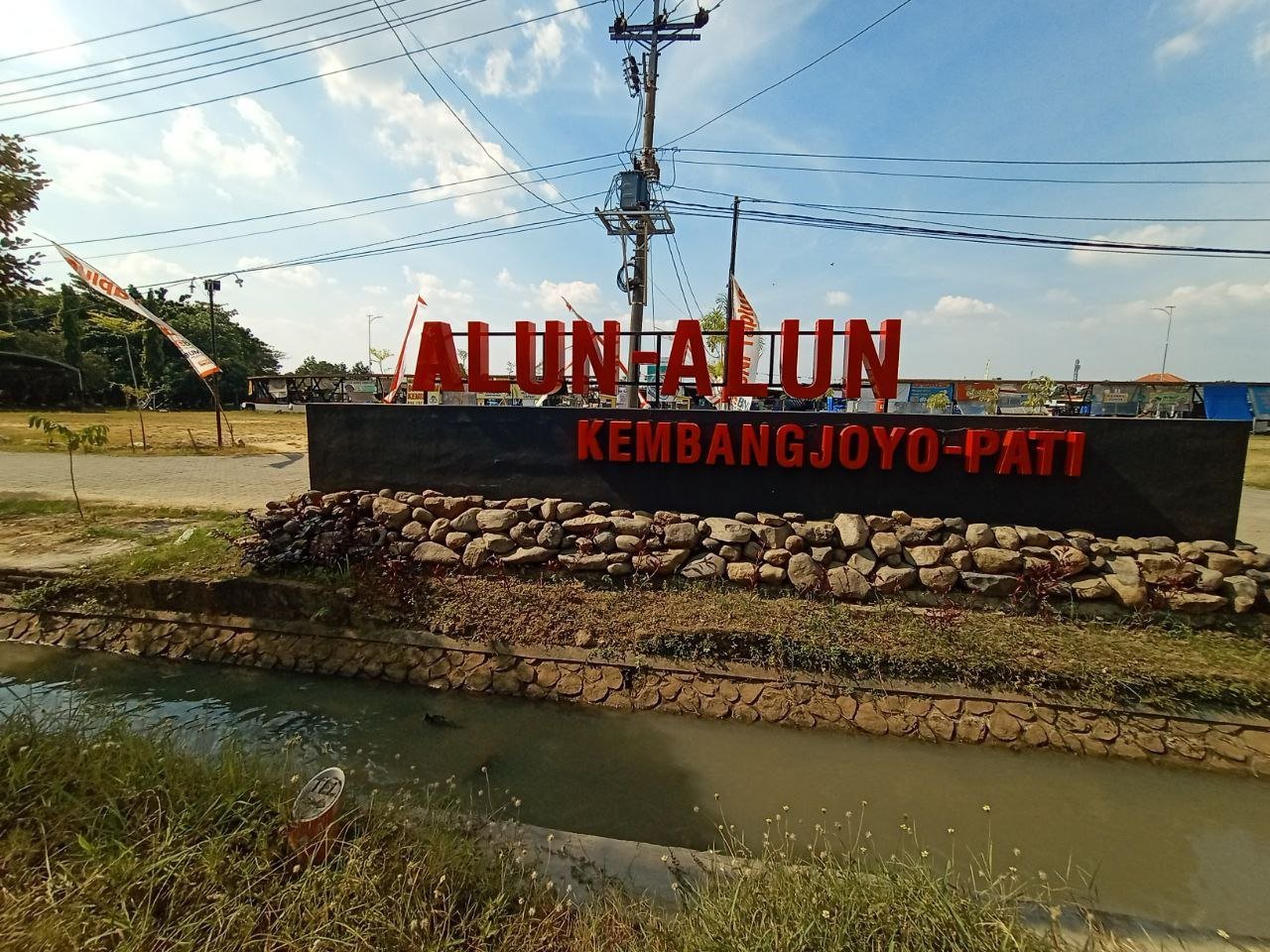 Bagian Belakang Masih Sepi, Alun-Alun Timur Belum Siap ditarik Retribusi