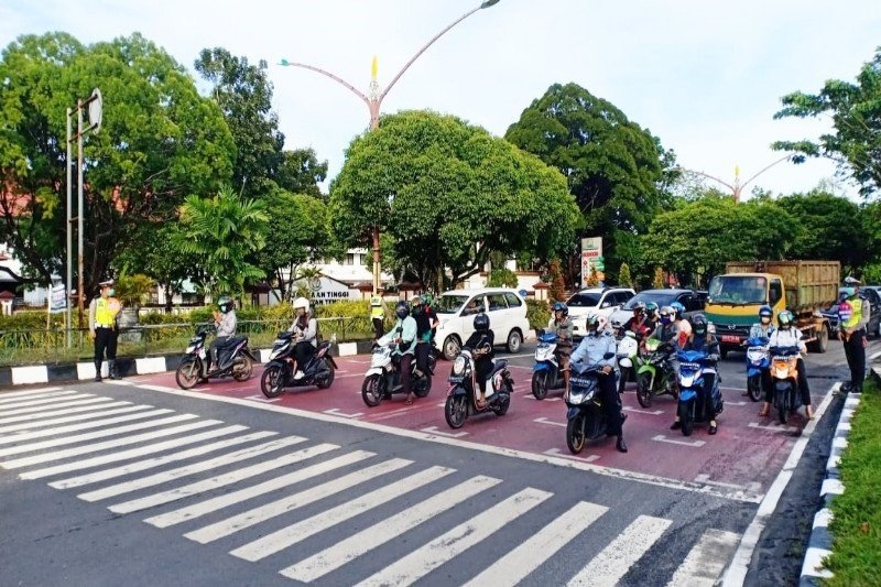 Pelat Nomor Warna Putih Mulai Diberlakukan Bagi Kendaraan Roda 2 di Sulteng