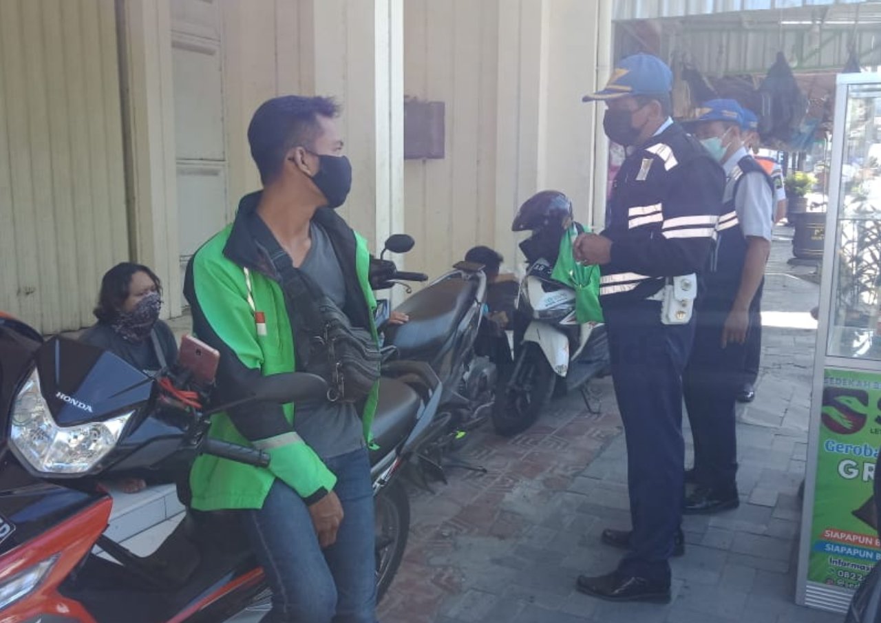 Kenaikan Tarif Ojek Online Ditunda