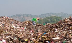 60 Pemulung di TPA Sukoharjo Pati Mampu Kurangi 2,5 Ton Sampah Setiap Hari 60 Pemulung di TPA Sukoharjo Pati Mampu Kurangi 2,5 Ton Sampah Setiap Hari