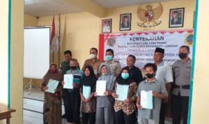 Warga Sokokulon Terima 521 Sertifikat Tanah Program PTSL, Kades: Ini Menyelesaikan Masalah Warga Sokokulon Terima 521 Sertifikat Tanah Program PTSL, Kades: Ini Menyelesaikan Masalah