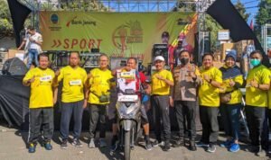 Guru SMPN 2 Winong Dapatkan Hadiah Utama Motor Dalam Sport Tourism Pati Run 2022
