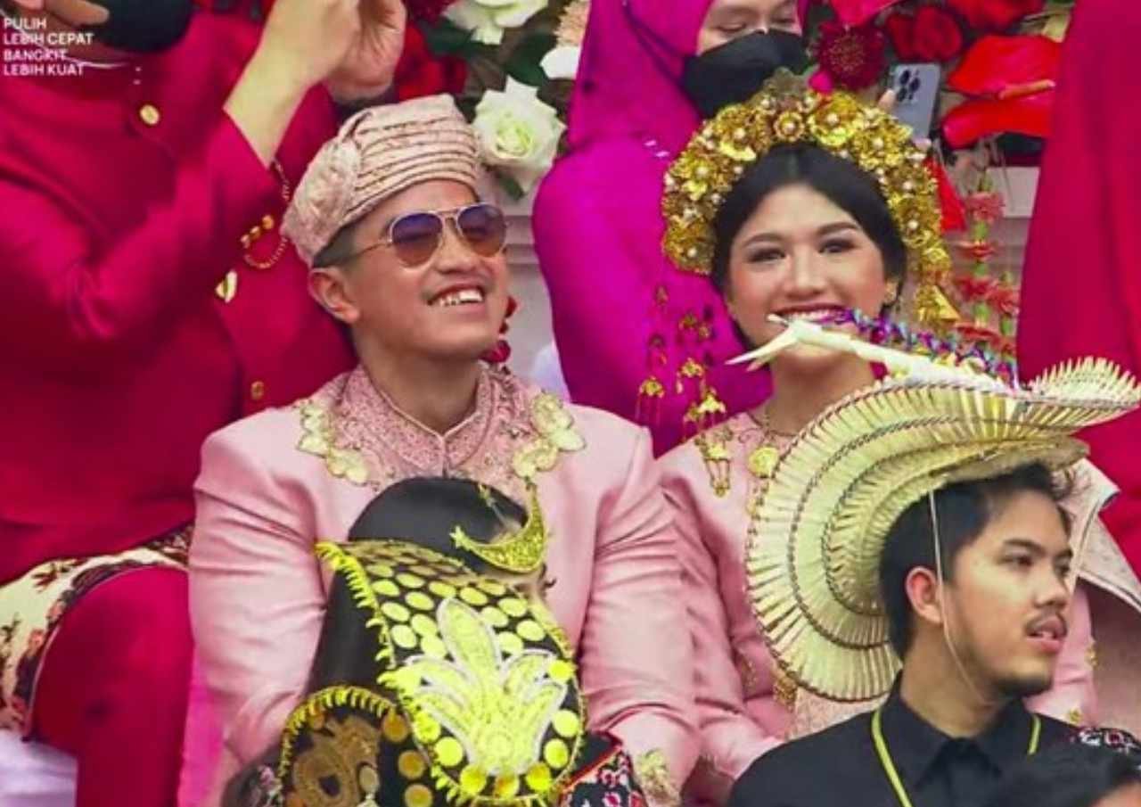 Kaesang Pangarep Gandengan Pacar di Upacara HUT RI