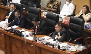 Rapat Panas DPR dengan Kapolri, Pimpinan Komisi III DPR Vs Anggota Rapat Panas DPR dengan Kapolri, Pimpinan Komisi III DPR Vs Anggota