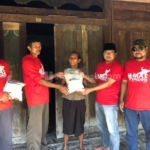 rumah aspirasi endro center bagikan 100 paket sembako di desa sugihrejo gabus