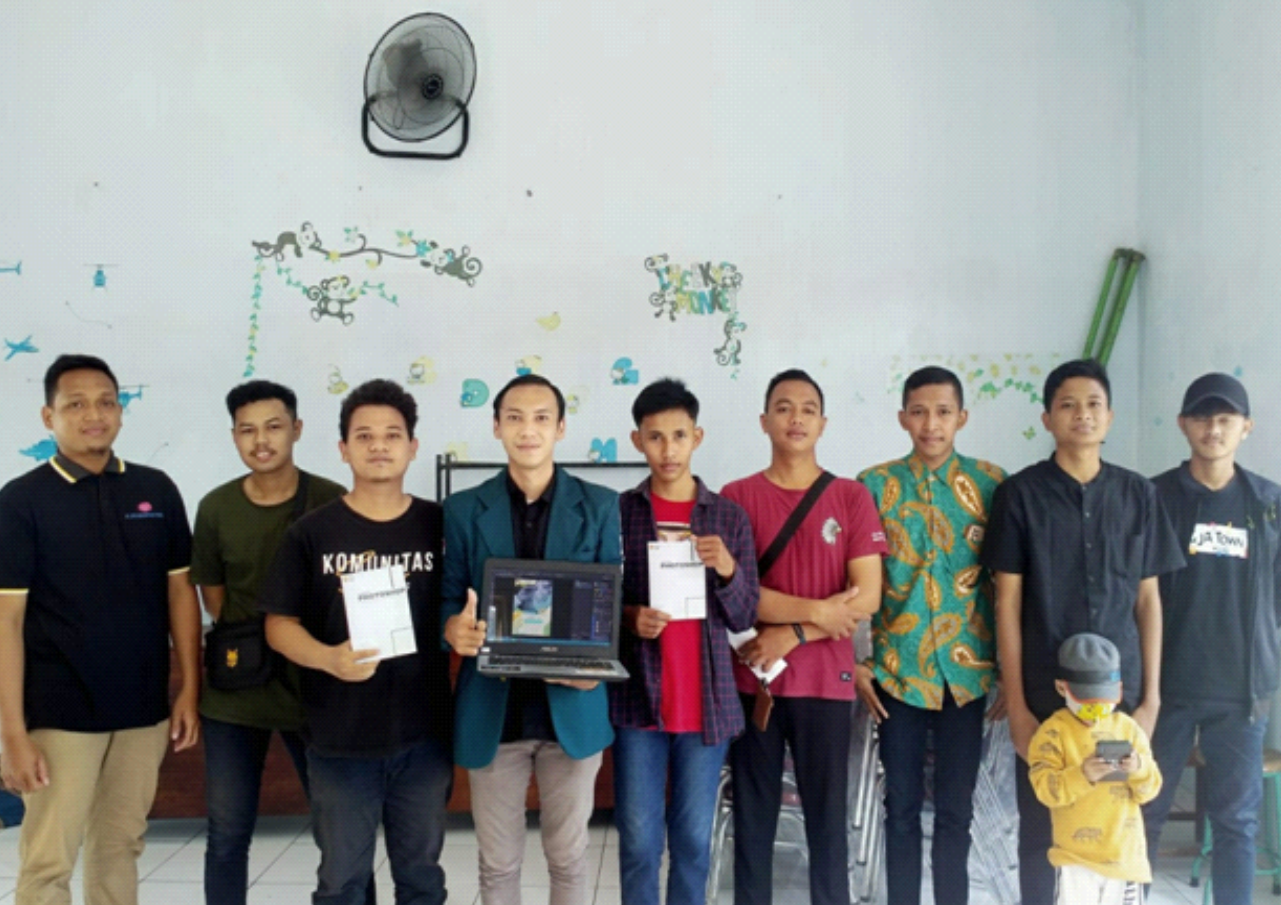 Mahasiswa KKN Undip Gelar Pelatihan Desain Grafis di Pedurungan Tengah