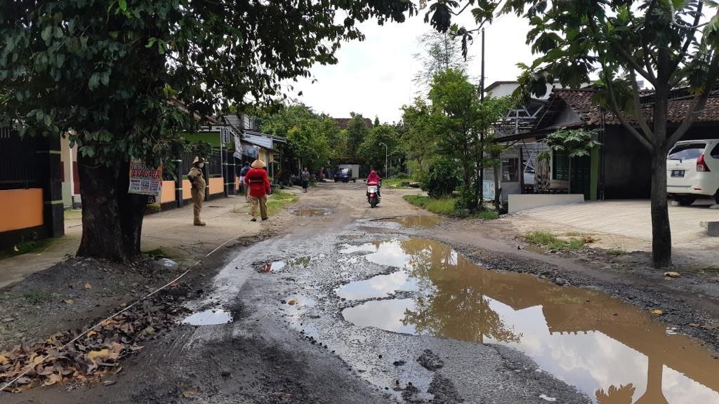 Foto: jalan rusak di Kayen/ mitrapost.com/ M. Kafi