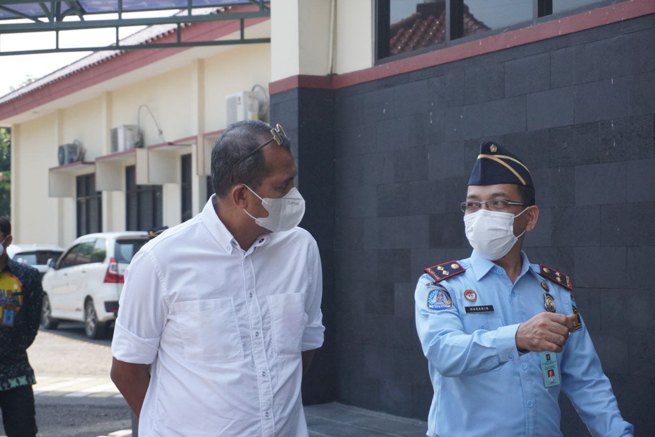 Foto : Sambutan Kepala Kantor Imigrasi (Kanim) Kelas 1 Non TPI Pati atas kedatangan Wakil Kementerian Hukum dan Hak Asasi Manusia (wamenkumham) Republik Indonesia. (Sumber : Mitrapost.com/Anang SY)