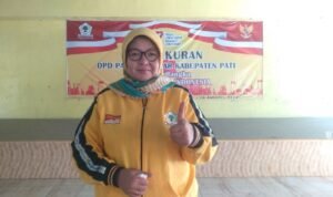 Foto: Endang Wahyuningati saat ditemui di kantor DPD Partai Golkar (Sumber: vind/mitrapost.com)