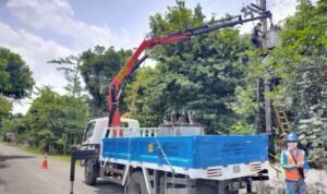 Foto : Ilustrasi Mobil Crane untuk maintenance perawatan PJU (Sumber : Istimewa).