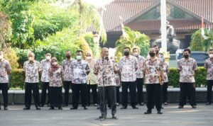 Perdana Pimpin Apel di Setda, Pj Bupati Henggar Sampaikan Beberapa Hal