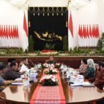 Di Istana Negara, Jokowi Ajak Para Pimpinan Lembaga Bahas Krisis Global Di Istana Negara, Jokowi Ajak Para Pimpinan Lembaga Bahas Krisis Global