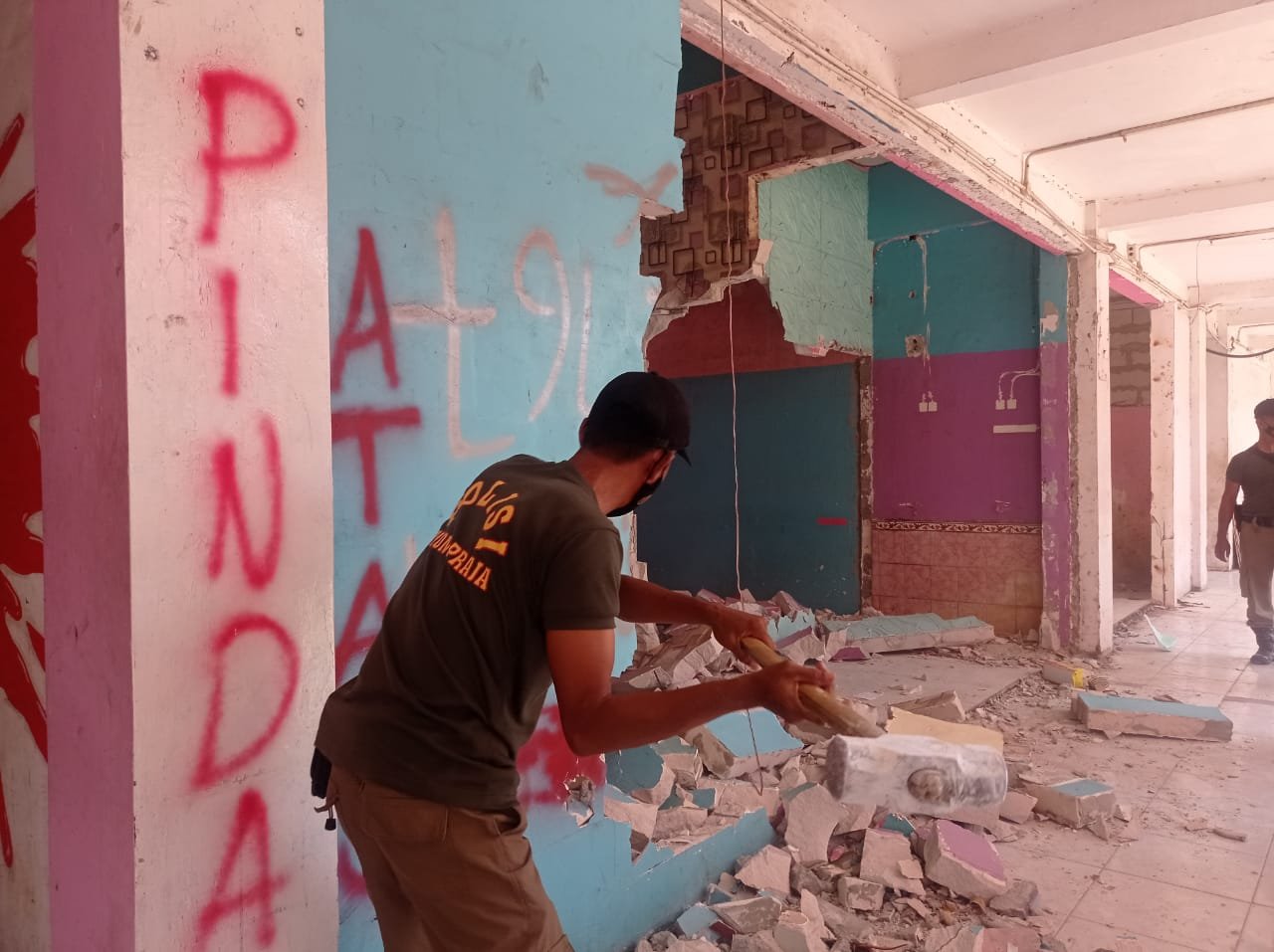 20 Tempat Karaoke di Pasar Klitakan Dibongkar, Digunakan Untuk Pedagang Buah Grosir Pindahan MAJT