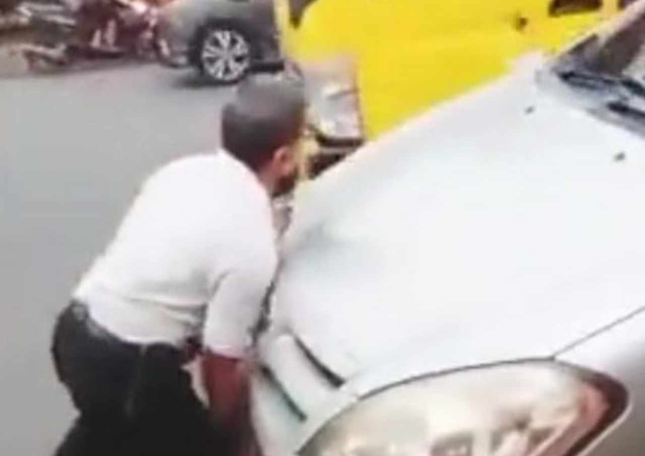 Debat Ketua RT soal Mobil Polisi Halangi Jalan