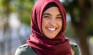 Pentingnya Menutup Aurat bagi Wanita Muslim