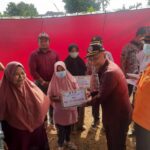 Pj Bupati Pati Serahkan Bantuan dari Pemprov Jateng untuk Korban Banjir
