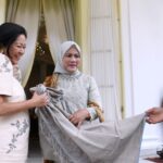 Ibu Negara Bawakan Oleh-oleh Berupa Kain Khas Badui ke Istri Presiden Filipina