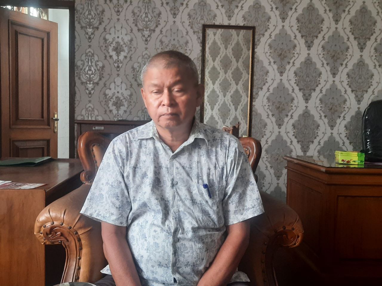 Foto: Ketua DPC Partai Gerinda Pati, Hardi saat ditemui di ruang kerjanya