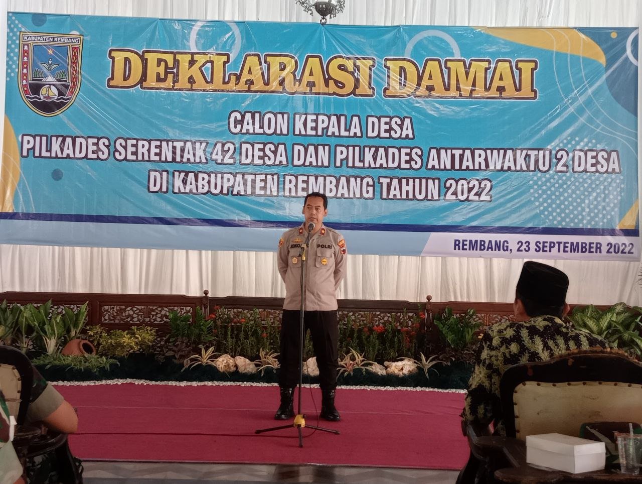 Foto:Wakapolres Rembang Kompol Joko Lelono saat sambutan deklarasi damai Pilkades serentak 42 desa dan Pilkades Antar Waktu 2 Desa di Pendopo Musium RA. Kartini/mitrapost.com/Sri Lestari