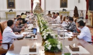 Pimpin Rapat, Jokowi Beri Arahan untuk Sukseskan Piala Dunia U-20