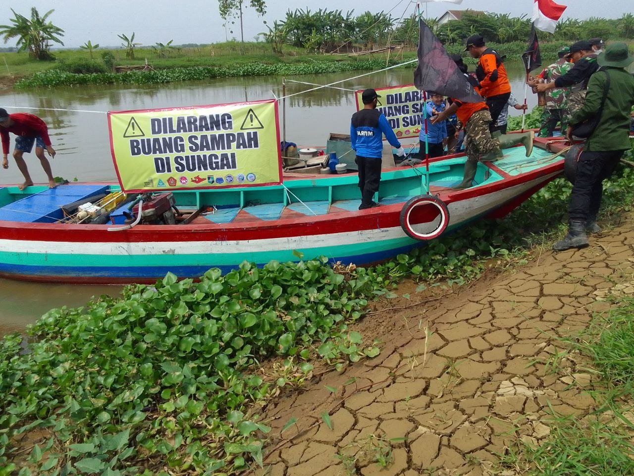 Bedo Kang Nyawiji: Aksi Bersih Sampah di Sungai Juwana, Kompleks Jembatan Sampang