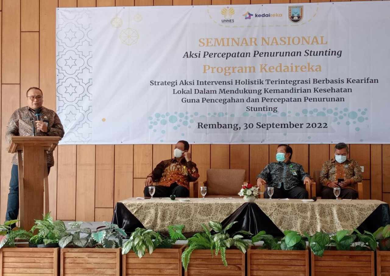 Foto: Wakil Bupati Rembang Mochamad Hanies Cholil Barro' saat sambutannya Seminar Nasional/mitrapost.com/Sri Lestari
