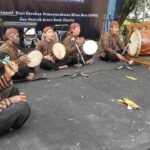Foto: Suasana pertunjukan jedor bonang di halaman Taman Rekreasi Pantai (TRP) Kartini Rembang/mitrapost.com/Sri Lestari