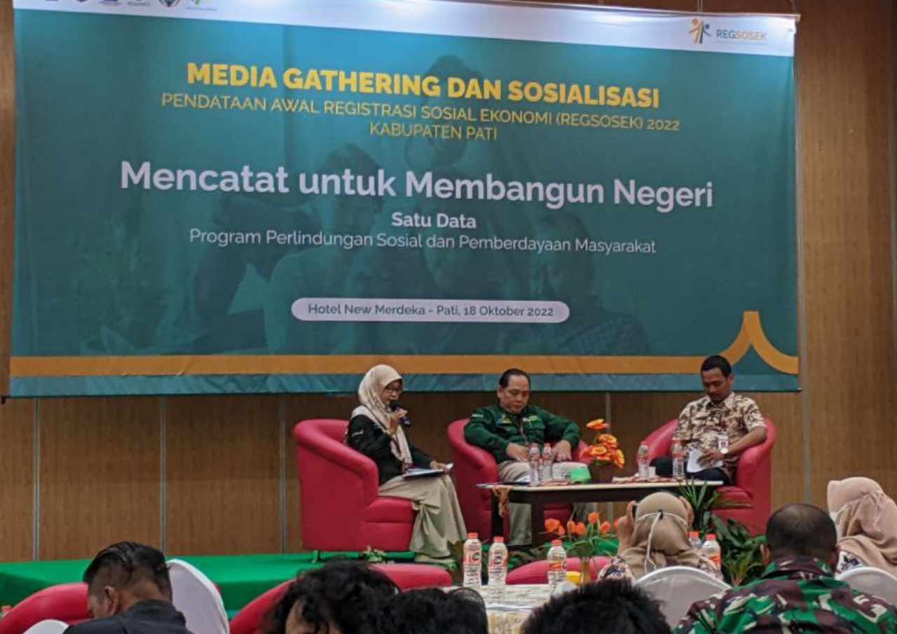 Foto : suasana kegiatan Media Gathering dan Sosialisasi pendataan awal Registrasi Sosial Ekonomi (REGSOSEK) Kabupaten Pati di Hotel New Merdeka Pati (Sumber : Mitrapost.com/ Anang SY)