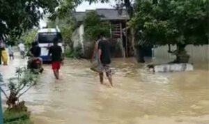 Foto: Peristiwa Banjir di Rembang/mitrapost.com/Sri Lestari Foto: Peristiwa Banjir di Rembang/mitrapost.com/Sri Lestari