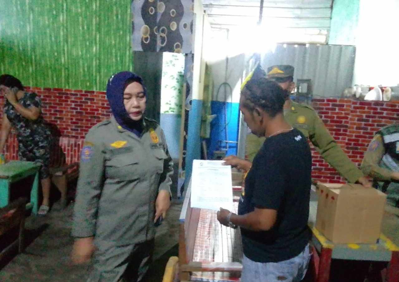 Gerebek Karaoke Ilegal di Juwana, Satpol PP Pati Amankan Sekerdus Anggur Merah