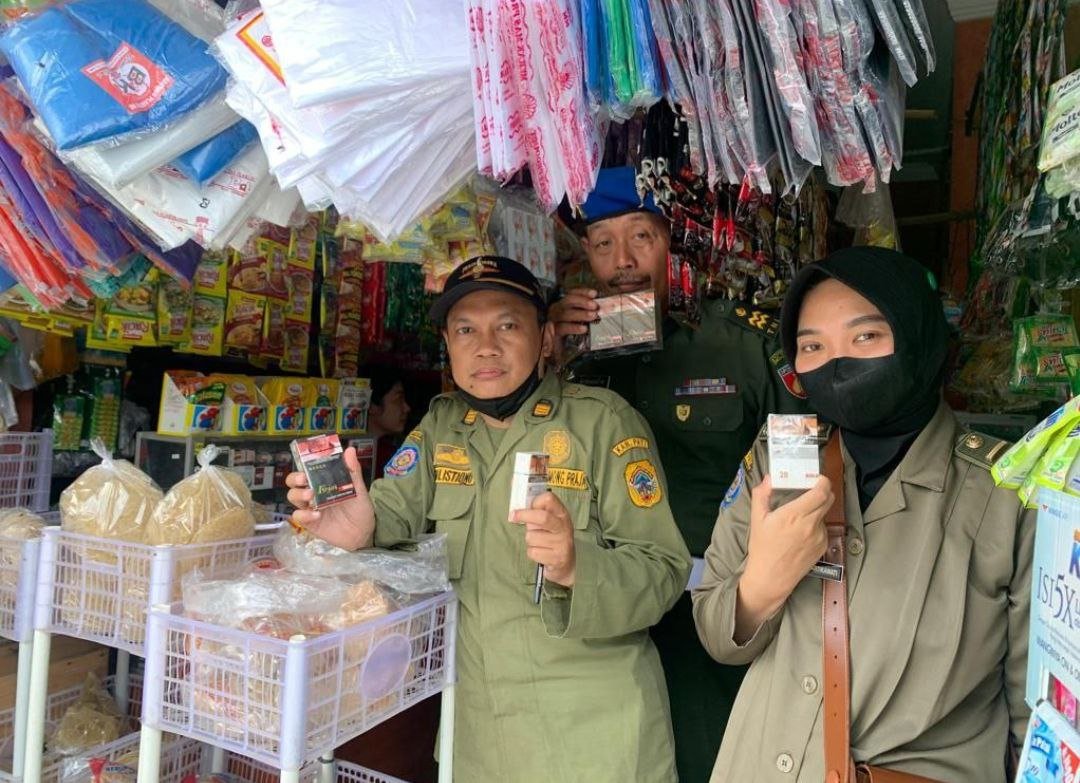 Foto : Ilustrasi salah satu toko kelontong penjual rokok Ilegal (Sumber : Istimewa) Foto : Ilustrasi salah satu toko kelontong penjual rokok Ilegal (Sumber : Istimewa)