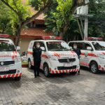 Foto: Suasana 3 unit mobil ambulan berjajar di halaman parkir kantor Bupati Rembang/Mitrapost.com/Sri Lestari