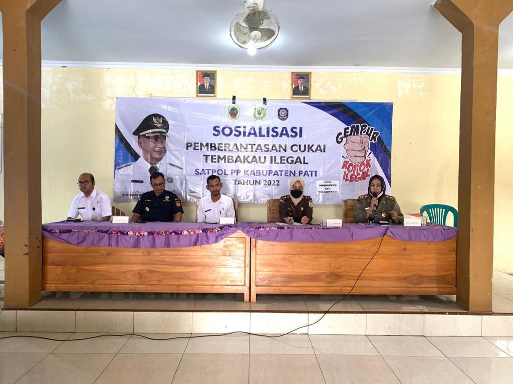 Foto : Kegiatan Sosialisasi Pemberantasan Cukai Rokok Ilegal oleh Satpol PP Kabupaten Pati di Desa Mojoagung Kecamatan Trangkil (Sumber : Dokumen Satpol PP)