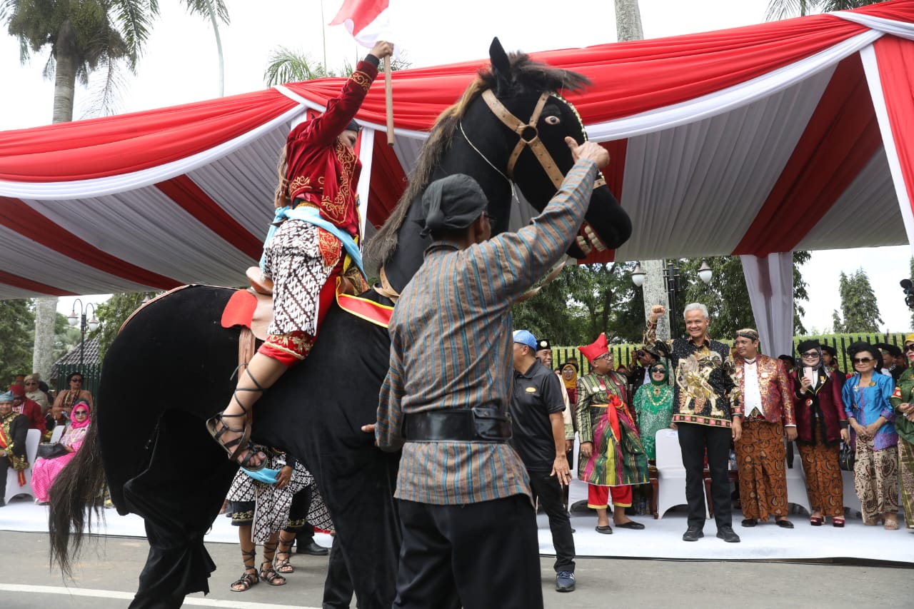 Festival Adat Budaya Nusantara II di Kawasan Candi Borobudur Berlangsung Meriah