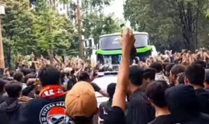 Pertandingan Belum Mulai, Bus Pengangkut Timnas Thailand Sudah Diserang Oknum Suporter/era.id