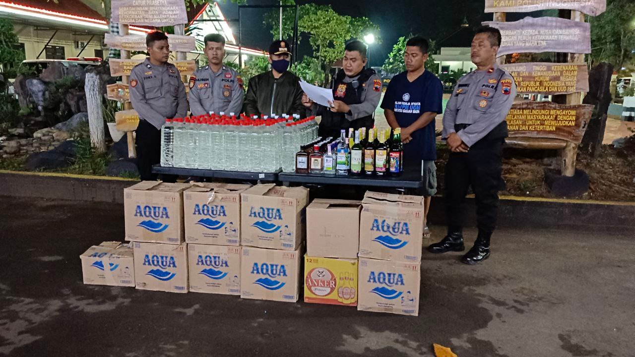 Grebek Hiburan Malam, Ratusan Botol Miras Berhasil Diamankan Satpol PP dan Polresta Pati