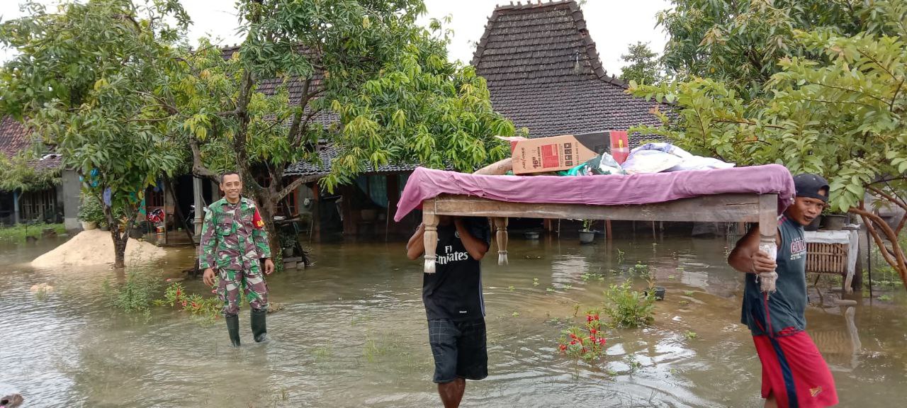 Jelang Perayaan Pergantian Tahun, Warga Kasiyan Sukolilo Terendam Banjir