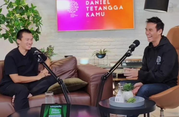 Foto: Daniel Mananta dan Felix Siauw (Sumber: Mata-Mata.com)