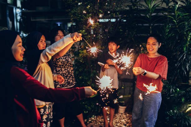 Foto: ilustrasi bermain petasan (Sumber: iStock)