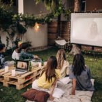 Foto: Ilustrasi suasana nonton film (Sumber: iStock) Foto: Ilustrasi suasana nonton film (Sumber: iStock)