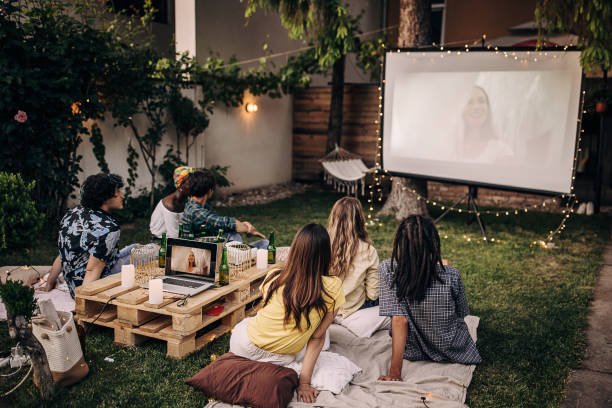 Foto: Ilustrasi suasana nonton film (Sumber: iStock)