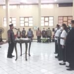 Foto: Bupati Rembang Abdul Hafidz saat melakukan sumpah janji jabatan CPNS di gedung Balai Kartini/mitrapost.com/Sri Lestari
