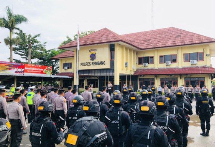 Foto: Suasana apel Pasukan OPS Candi Lilin 2022 di Mapolres Rembang /mitrapost.com/Sri Lestari Foto: Suasana apel Pasukan OPS Candi Lilin 2022 di Mapolres Rembang /mitrapost.com/Sri Lestari